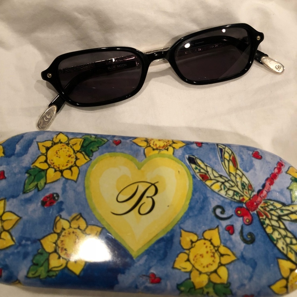 Brighton small frame black sunglasses 🕶